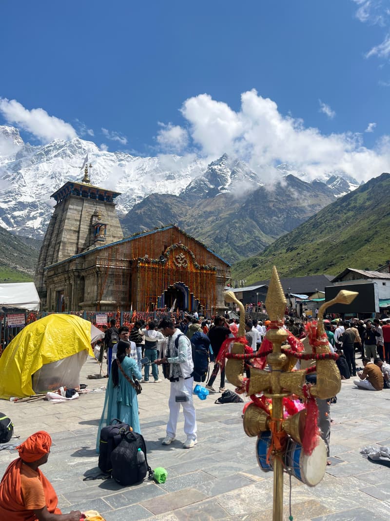 Kedarnath temple hung with marigolds below the snow peaks of the Kedarnath massif